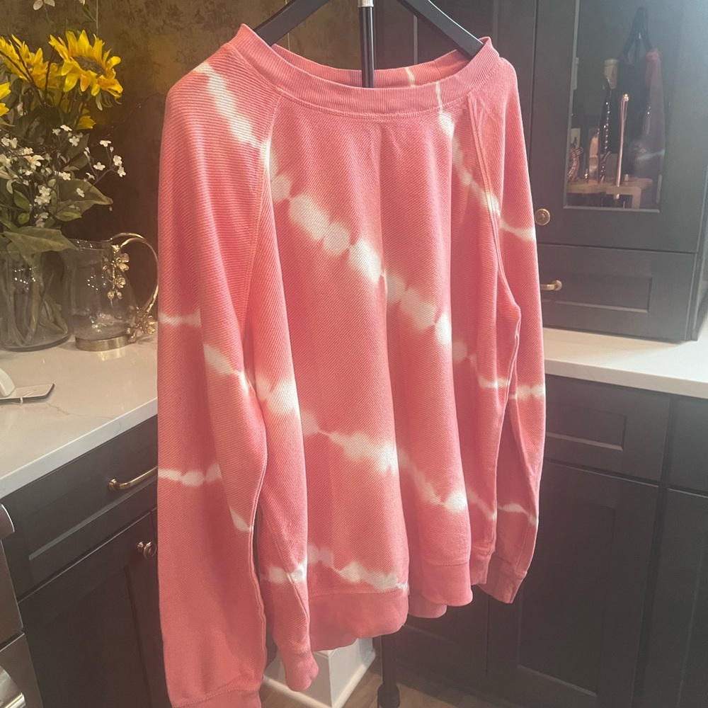 Pinky Peach Tie-Dye Lightweight Sweatshirt size L/XL but leans to Large